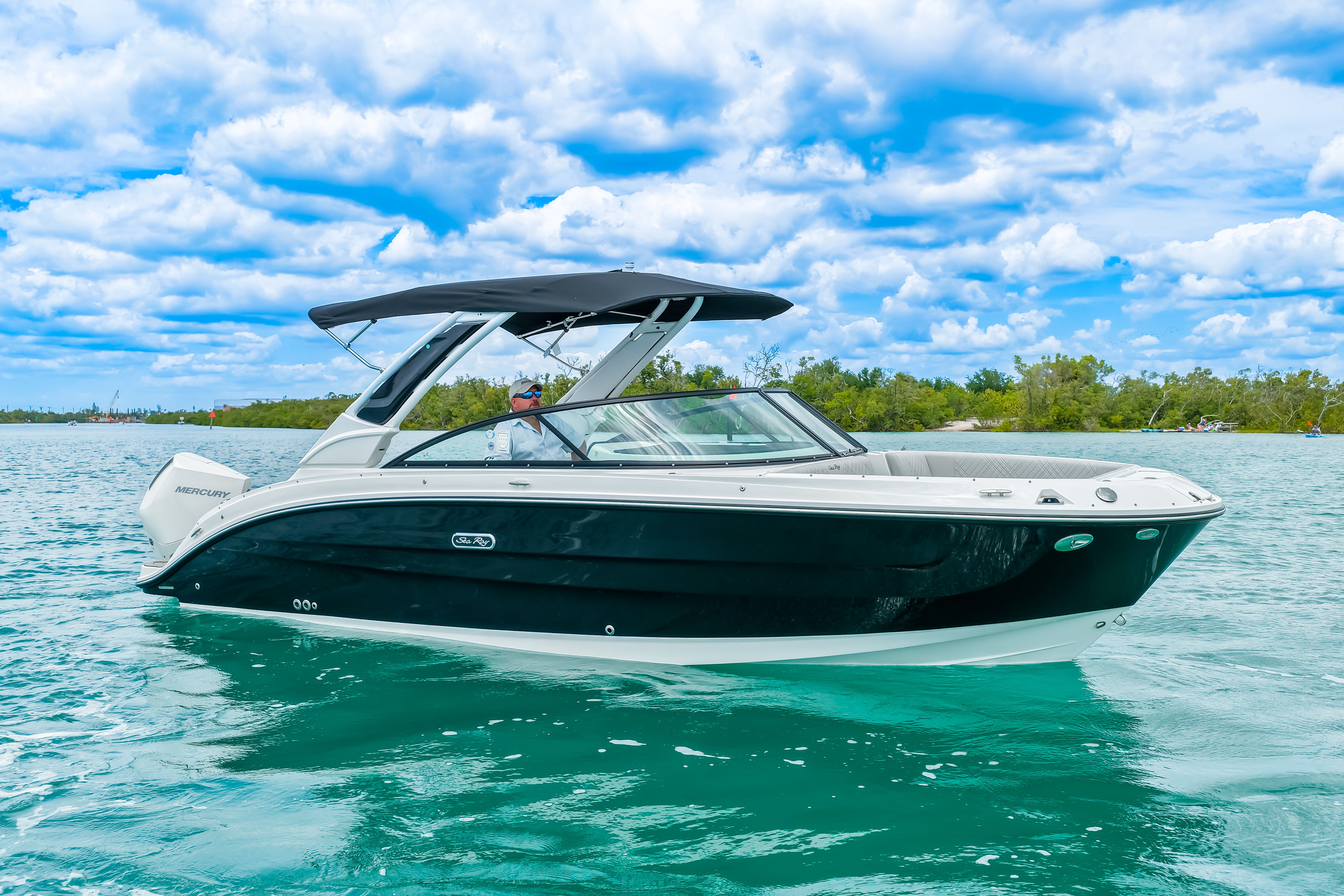 2026 Sea Ray SDX 250 Outboard
