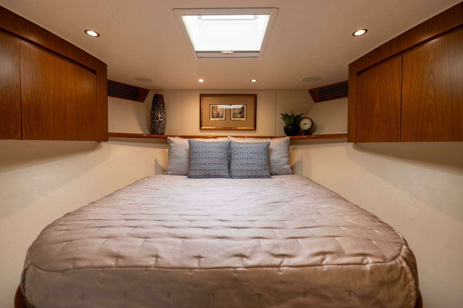 2011 Viking 70 Convertible - Image 52