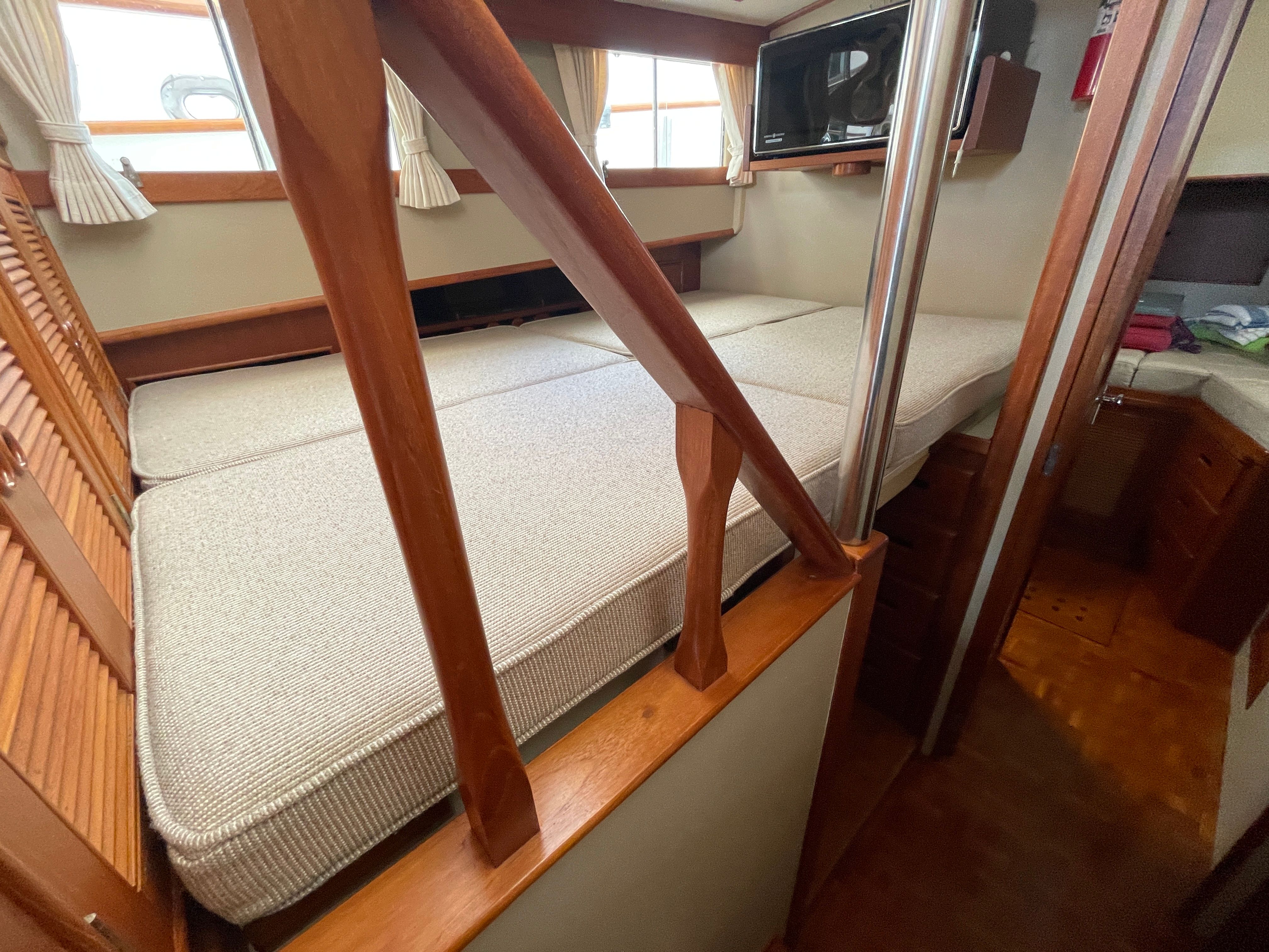 1985 Grand Banks 42 Motor Yacht - 38