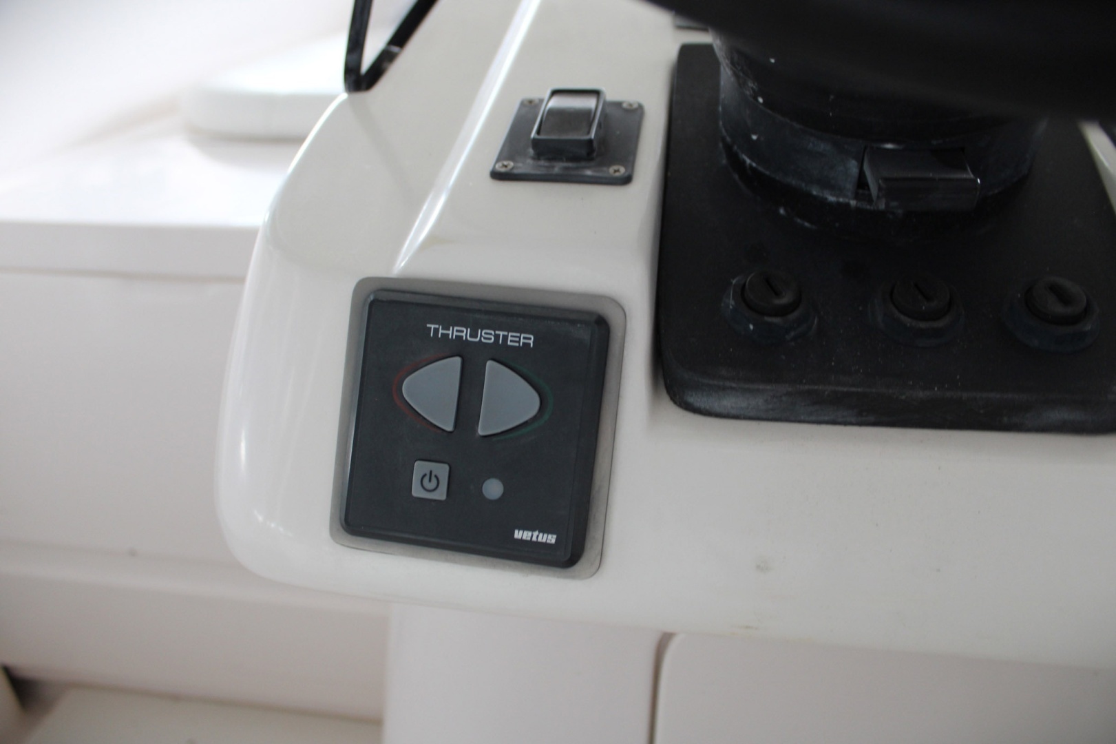 2001 Intrepid 366 - Image 12