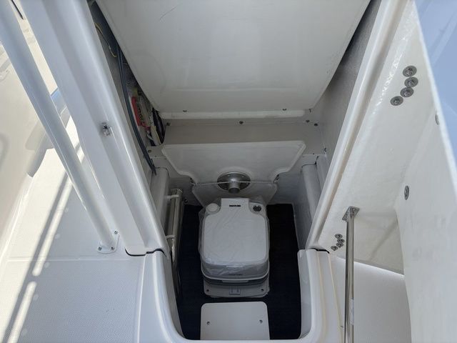 2026 Robalo R202 Explorer - 7