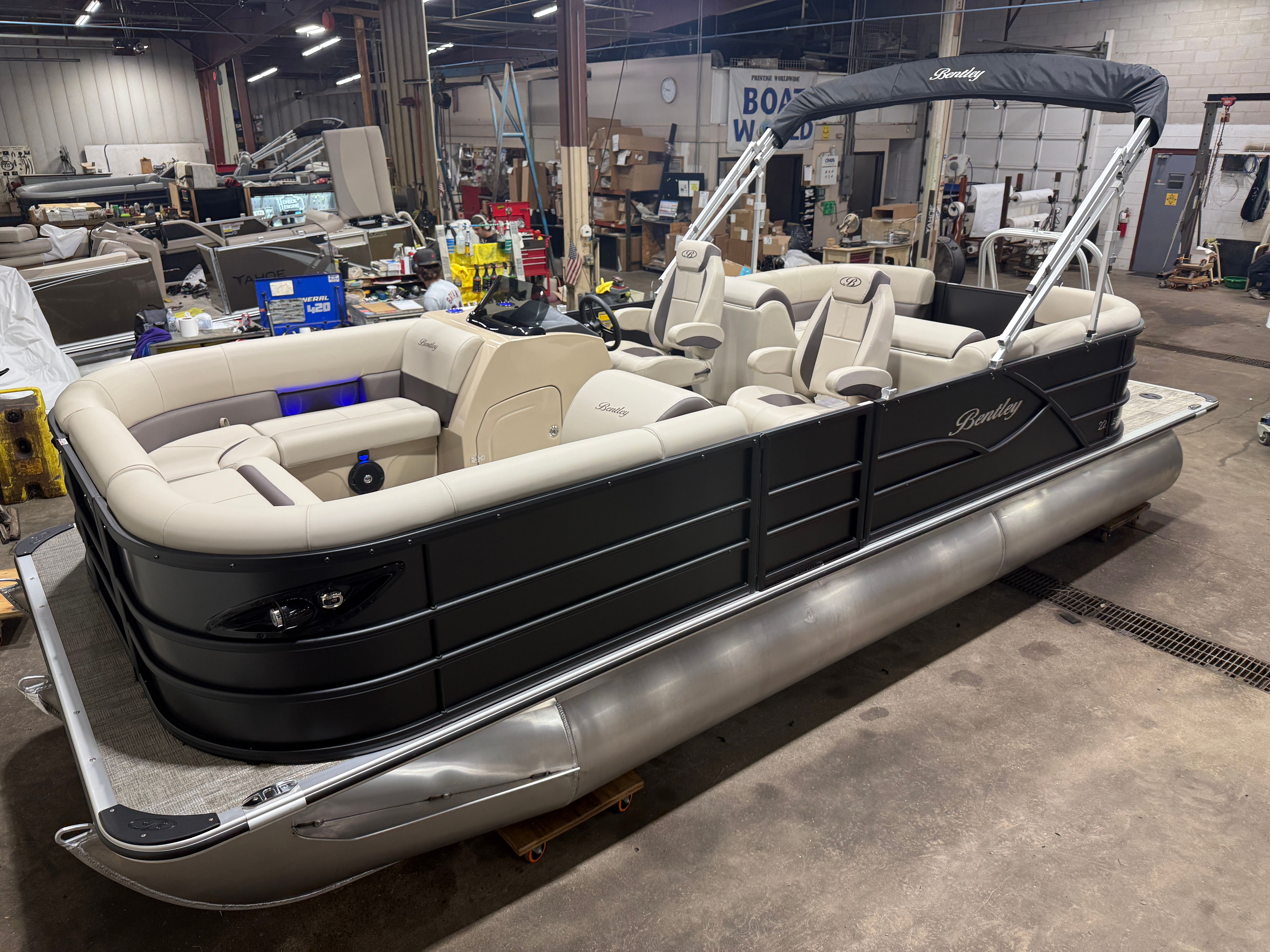 2026 Bentley Pontoons Legacy 223 Navigator Quad Lounge Tritoon & Honda 4-Stroke EFI
