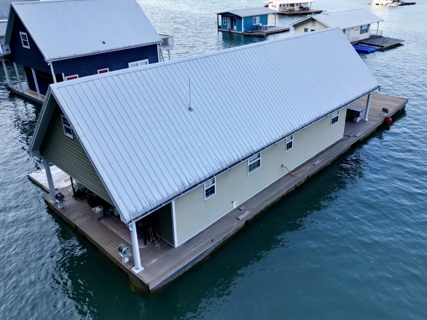 2006 Custom 20 x 43 Floating Cabin - Approx 812sqft - Image 8