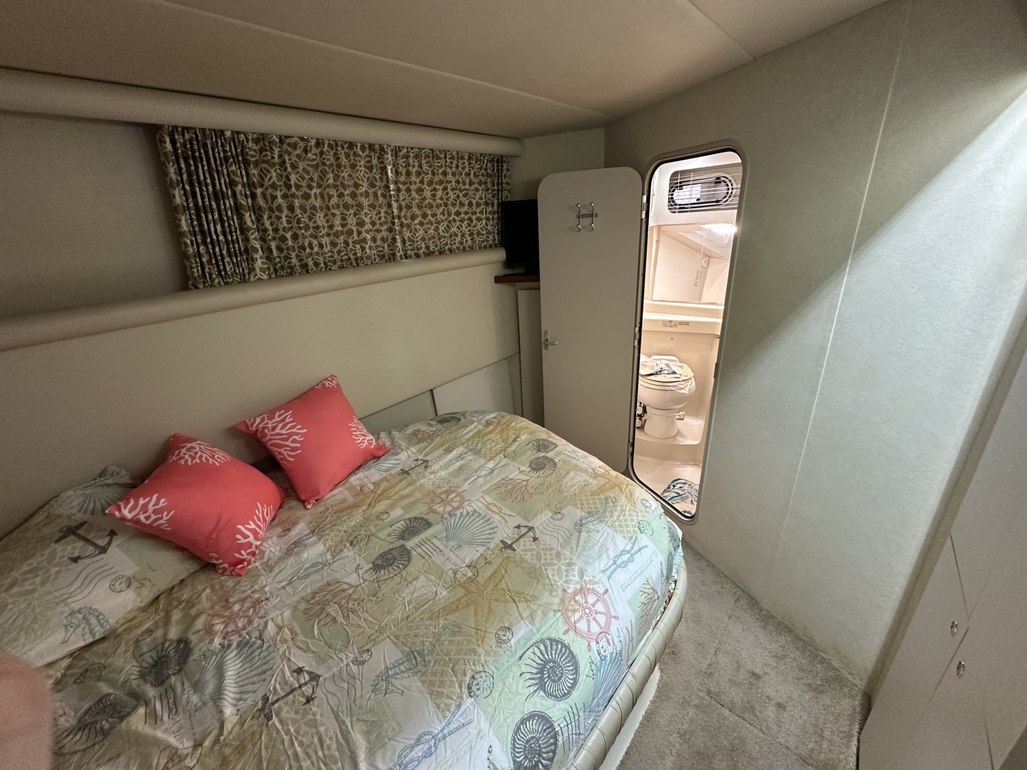 1998 Cruisers Yachts 3650 Aft Cabin - Image 52