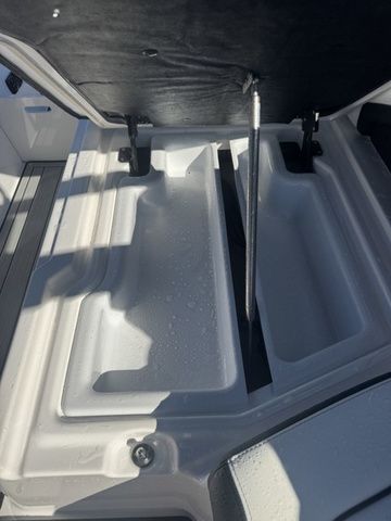 2025 Yamaha Boats 275SE - 23
