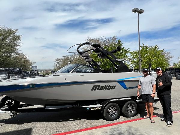 2017 Malibu Wakesetter 22 MXZ - 8