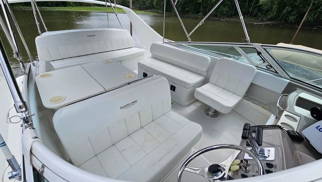 1999 Carver 350 Mariner - 12