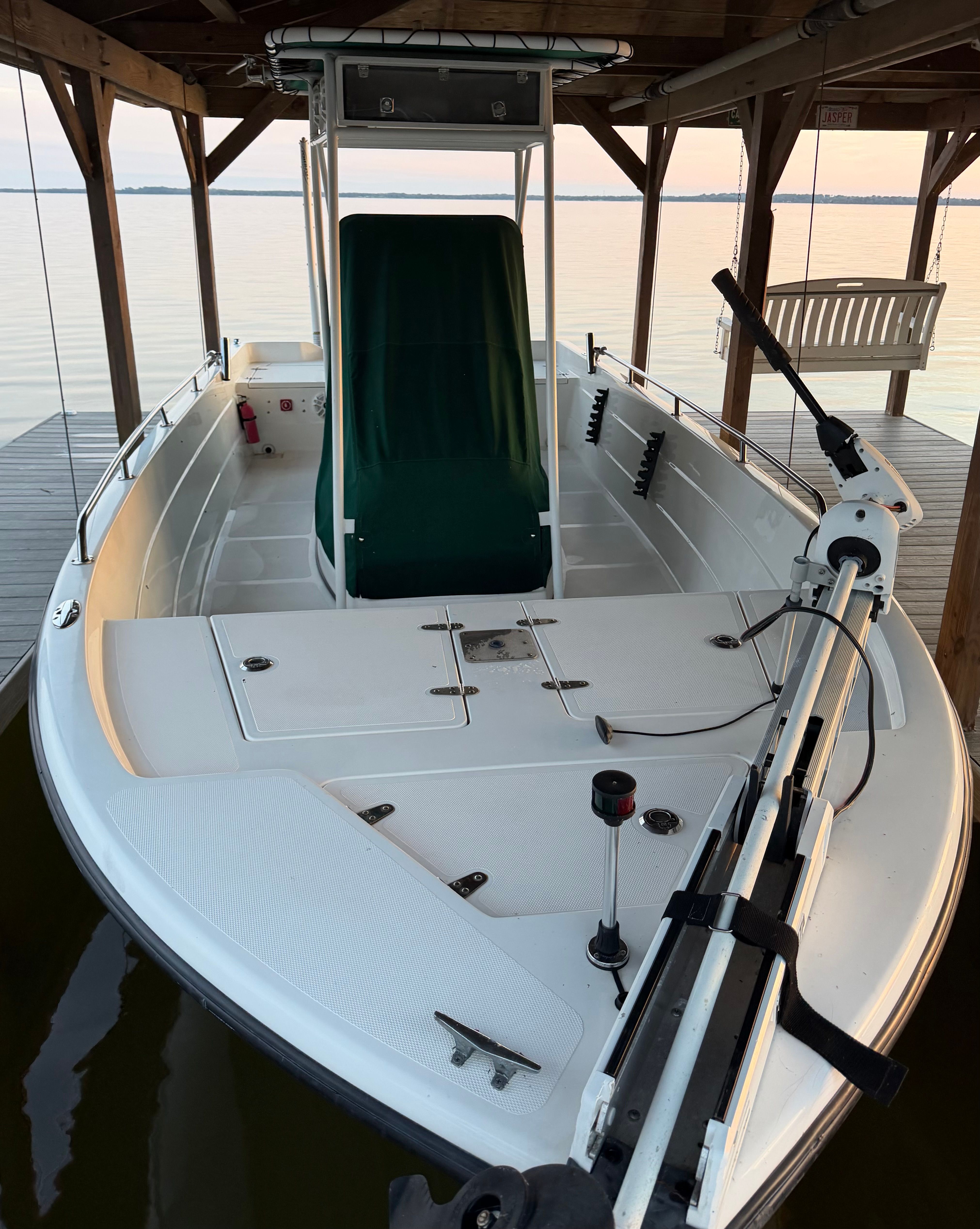 1999 Skeeter ZX2200 boat in a covered dock.