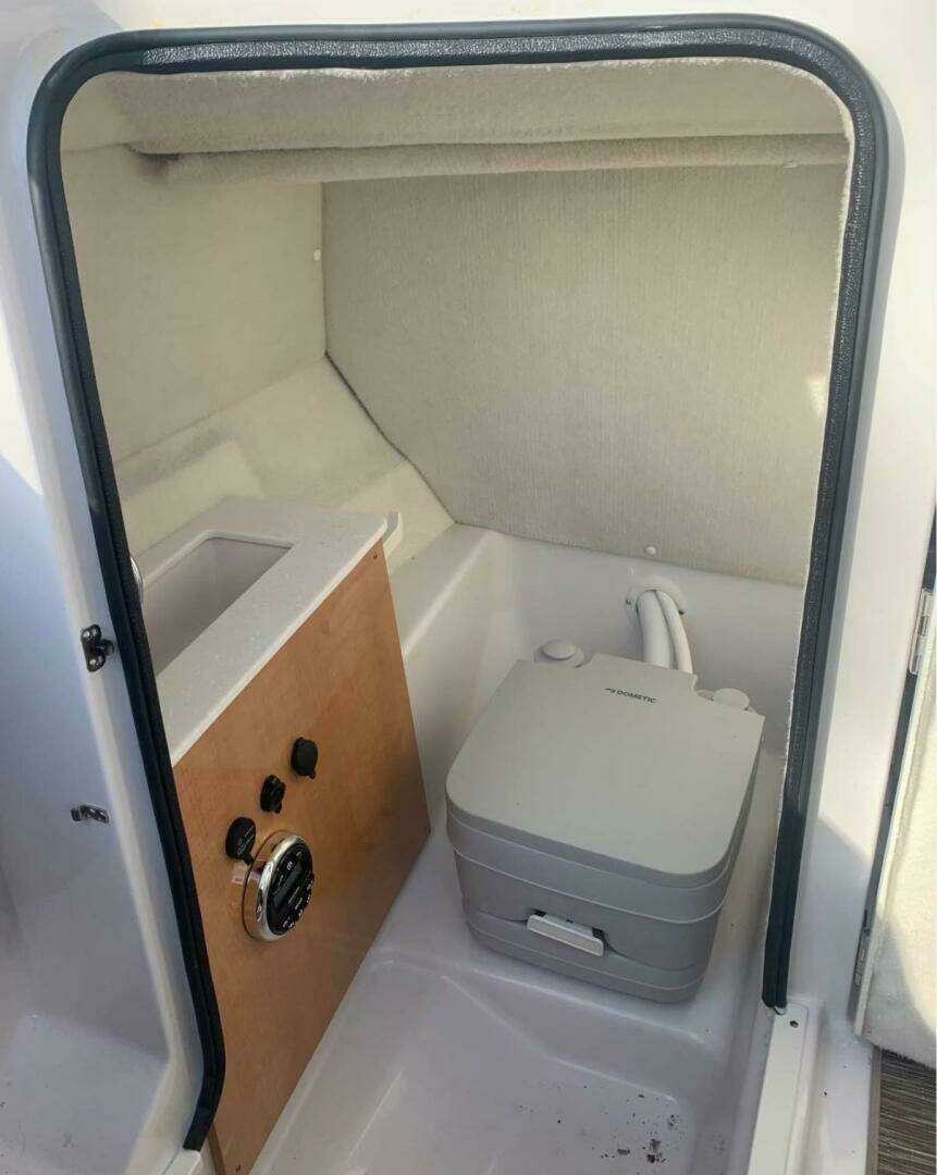 2018 Glastron GT 245 - Image 10