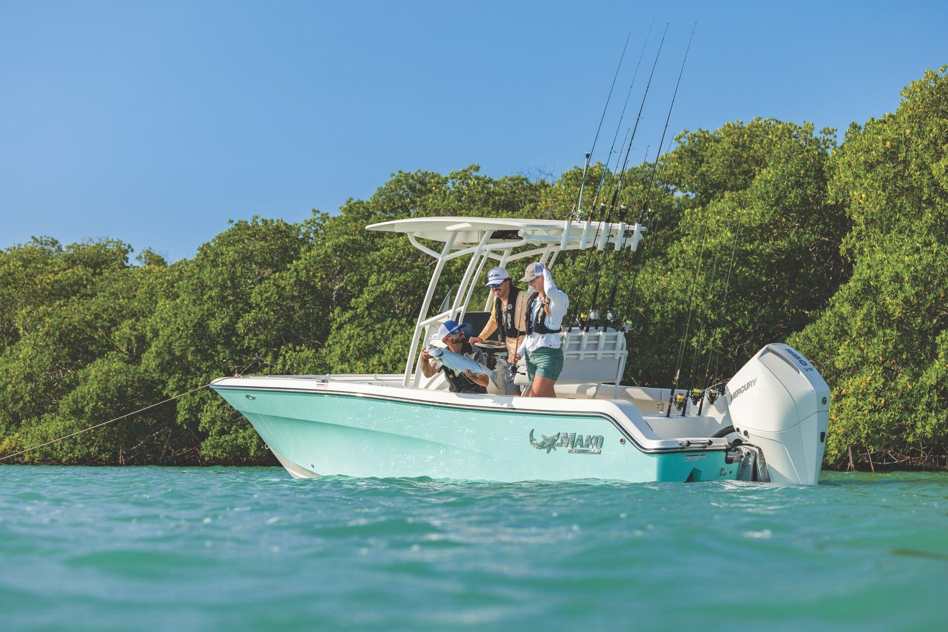 2026 Mako 226 Center Console - 32