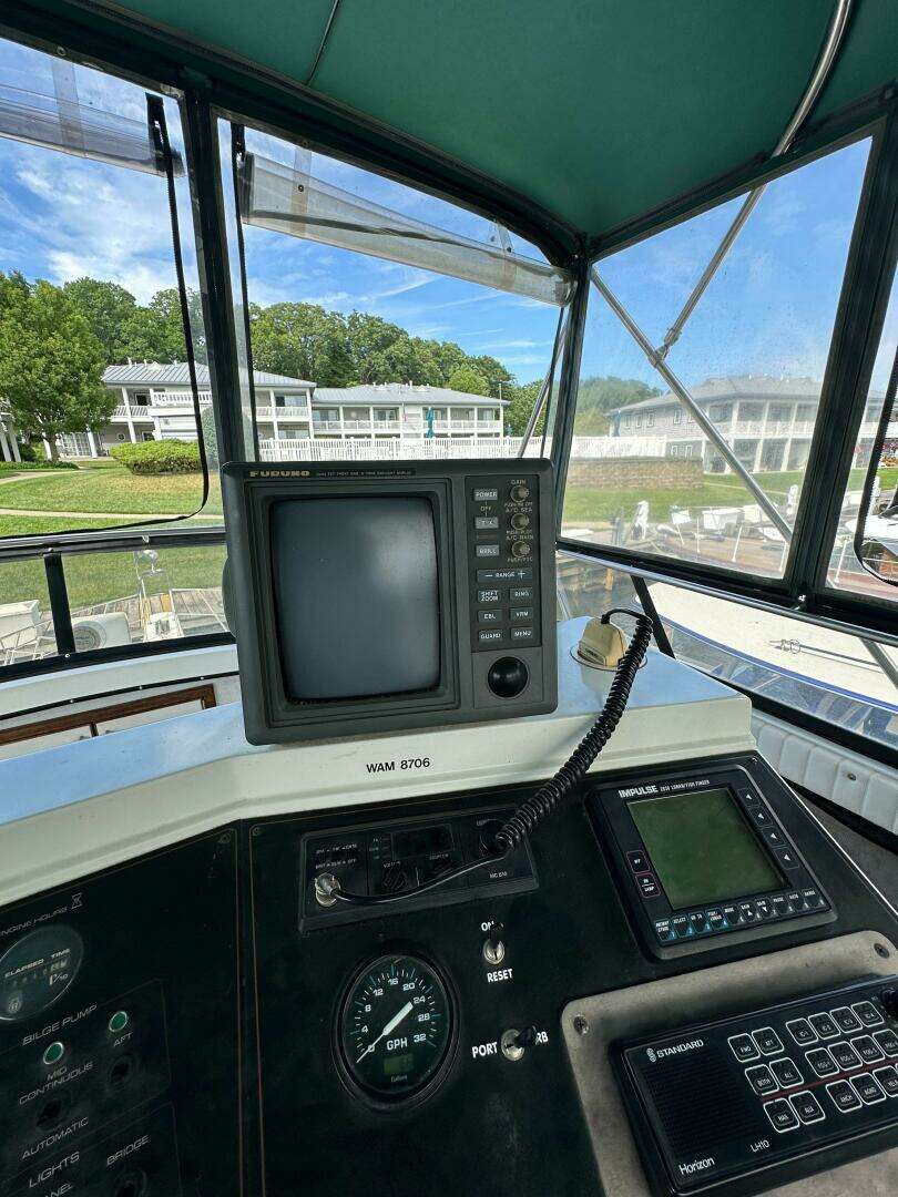 1991 Carver 3807 Aft Cabin - Image 16