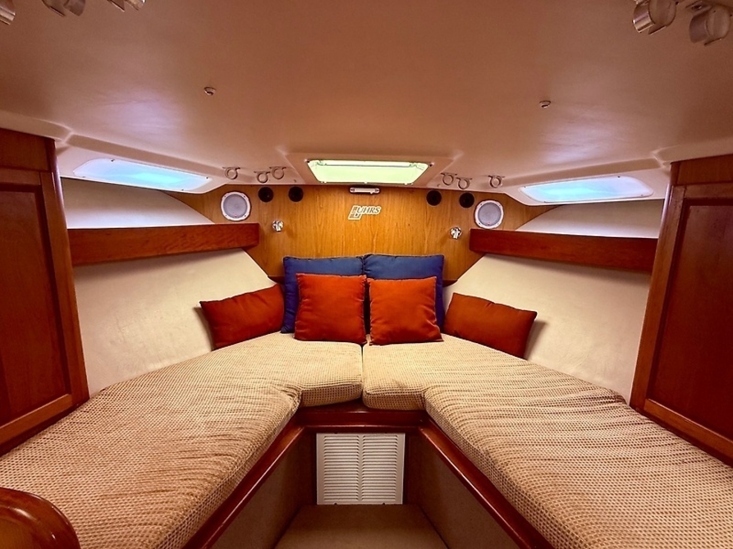 2005 Luhrs 32 Express - Image 22