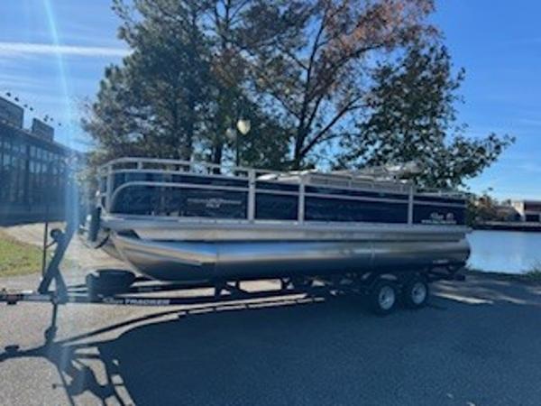 2025 Sun Tracker Fishin' Barge 22 DLX