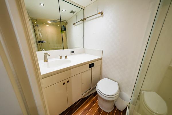 Port Side Guest Cabin Head