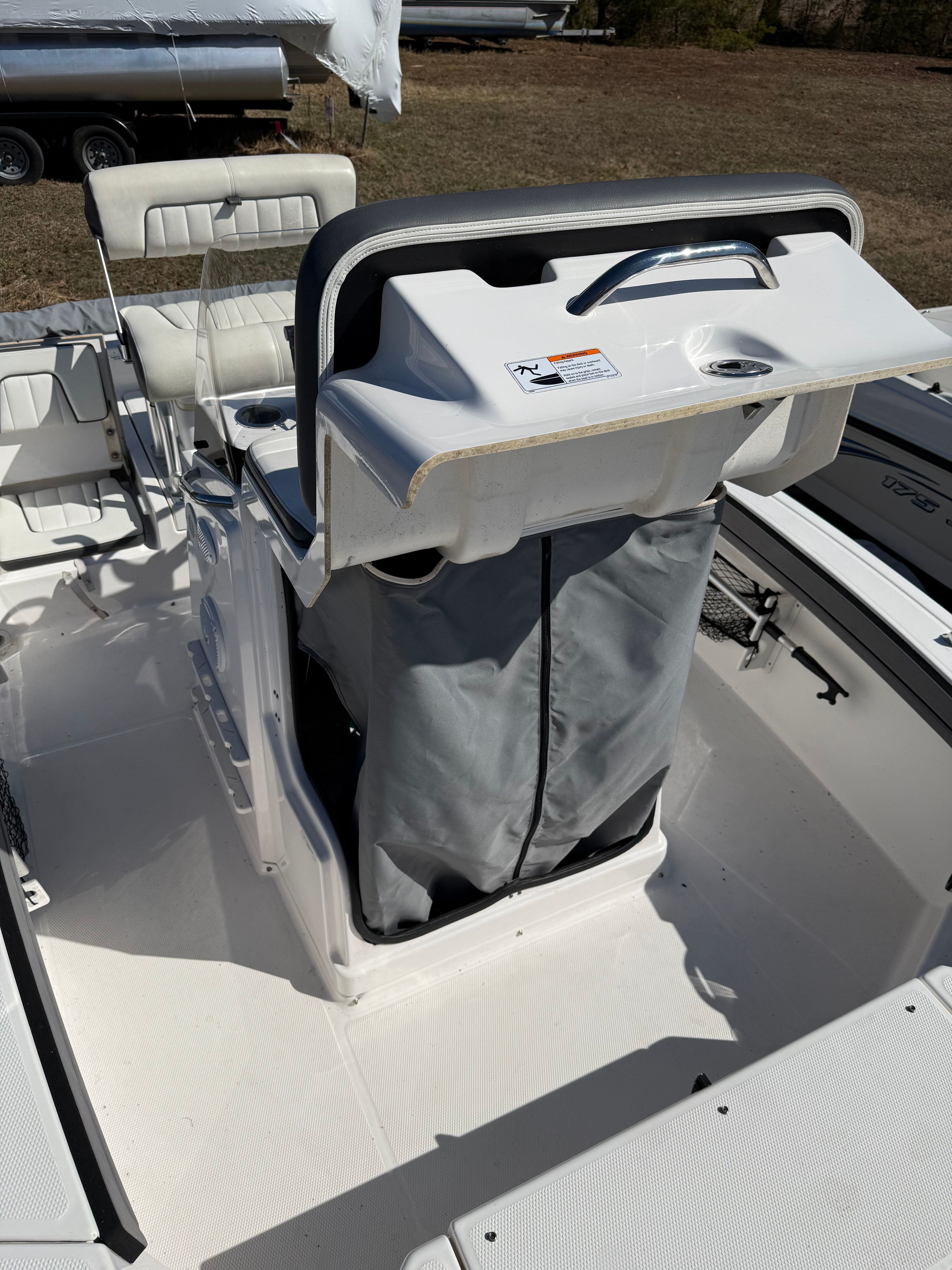 2018 Yamaha Boats 190 FSH Deluxe - 8