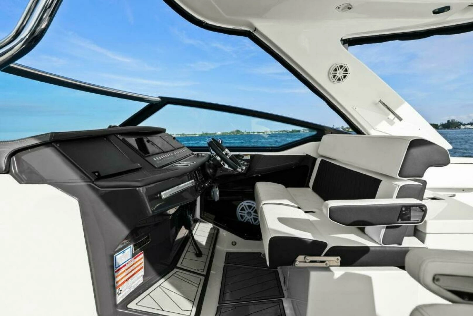 2023 Monterey 385 SS - Image 8