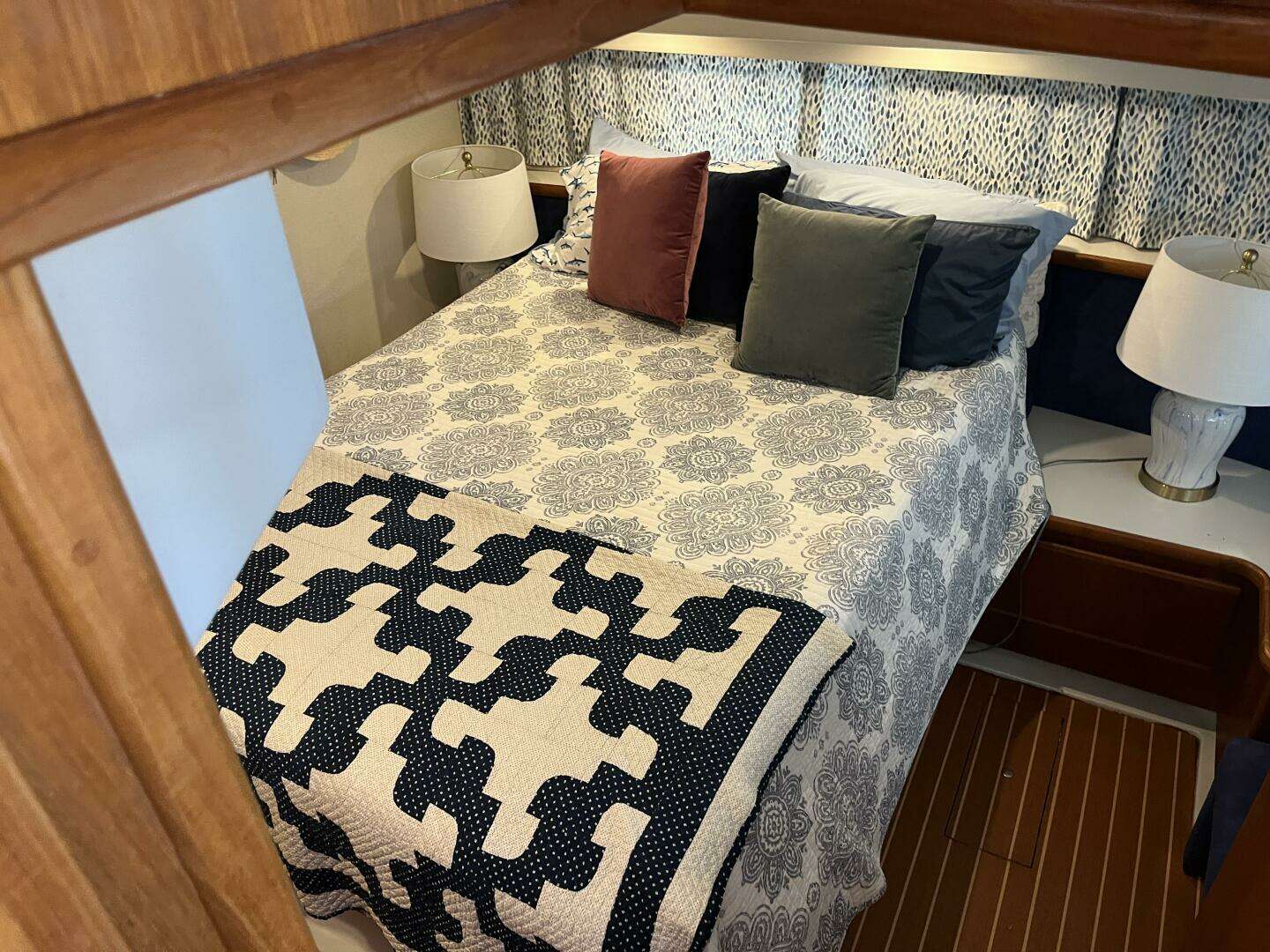 1995 Carver 440 Aft Cabin - Image 37