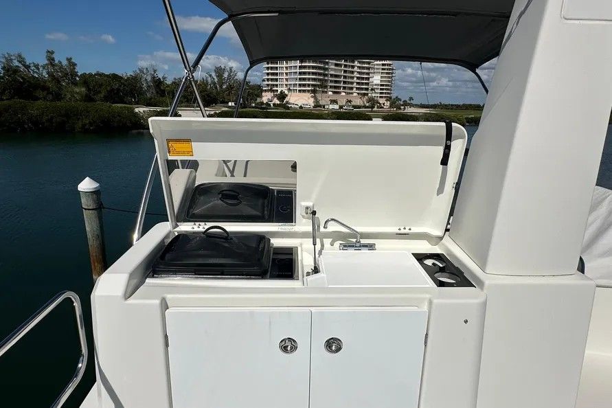 2021 Beneteau Swift Trawler 41 Fly - 21
