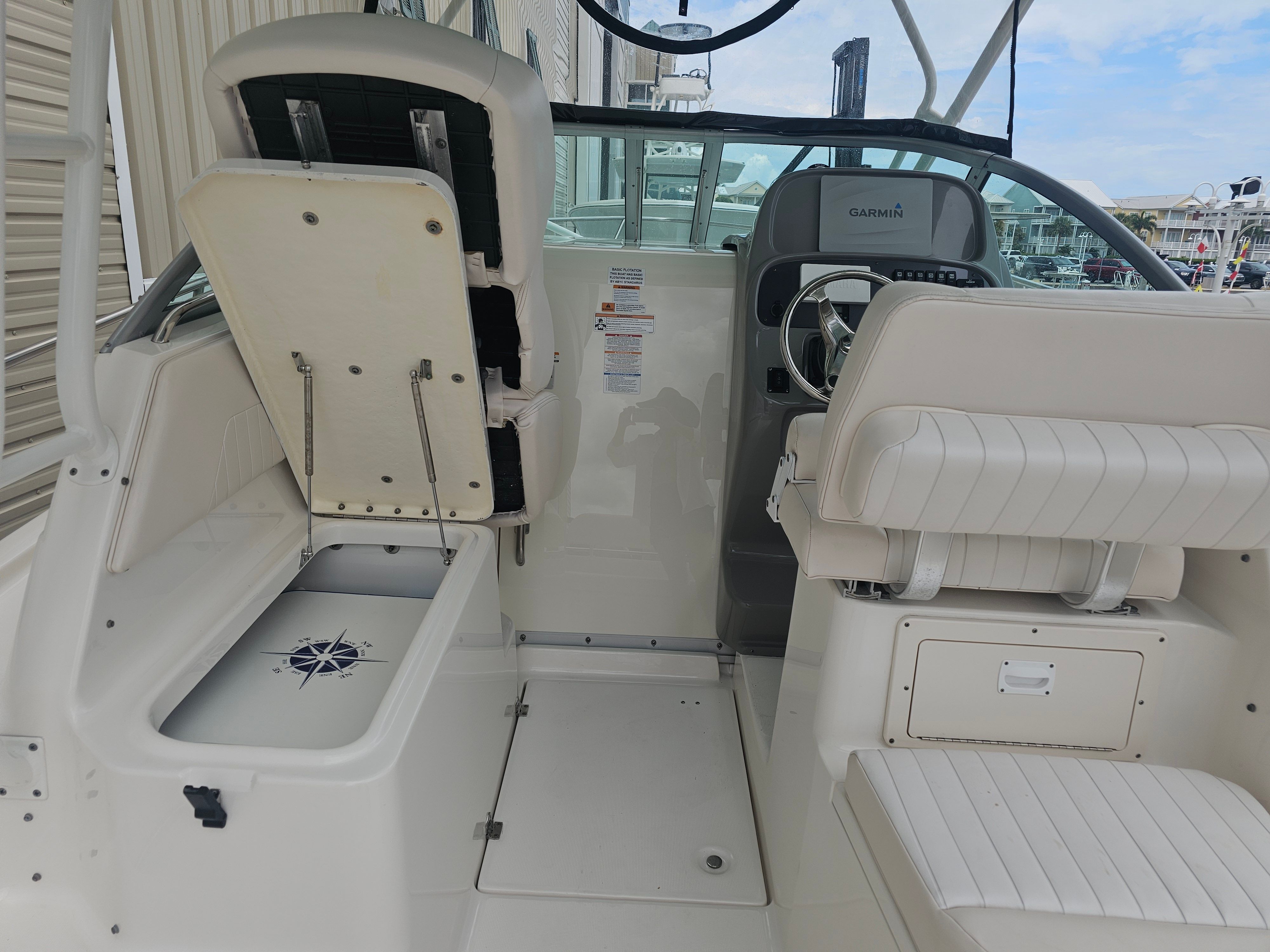 2017 Robalo R265 Walkaround - 9
