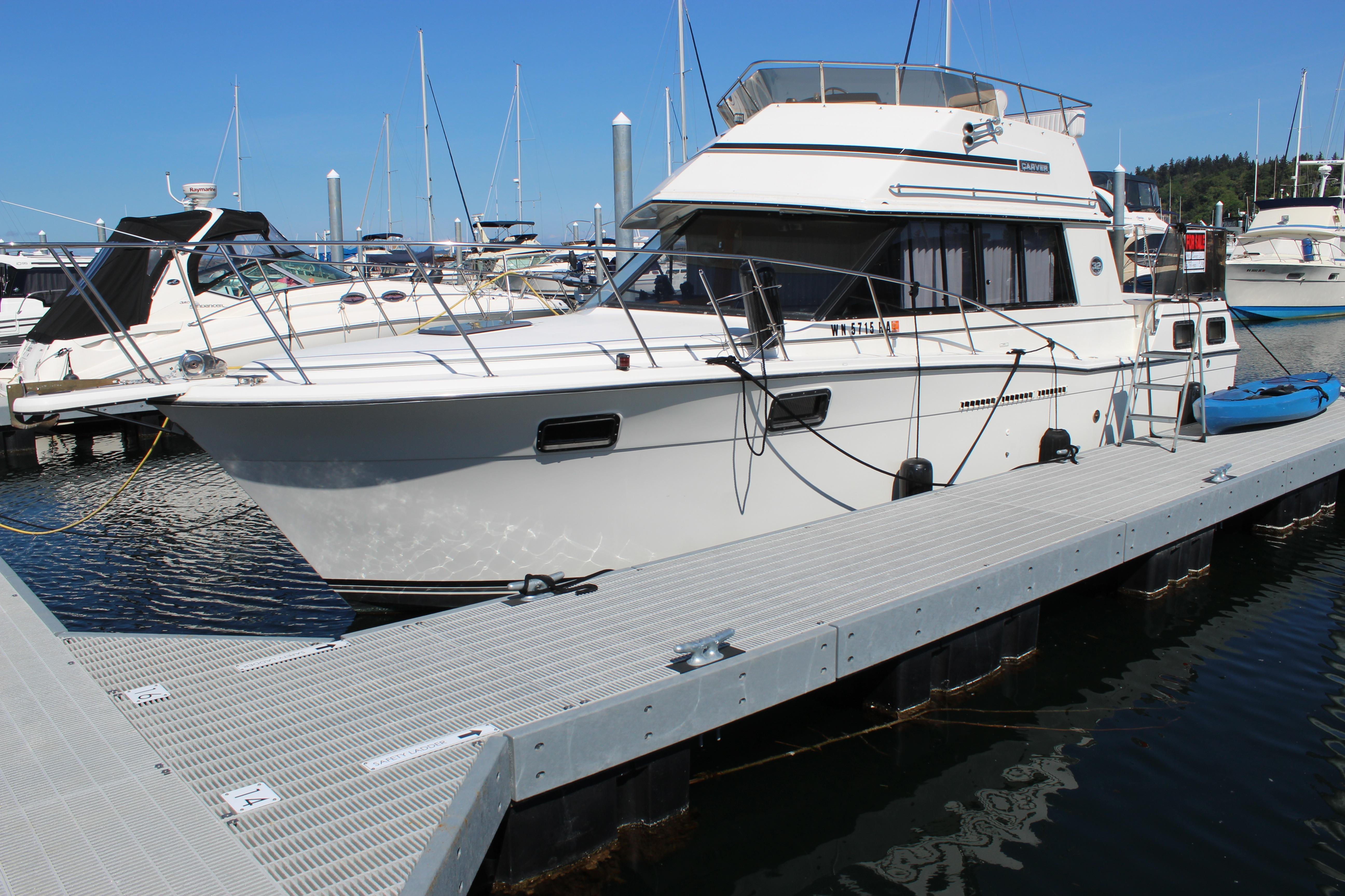 1990 Carver 3207 Aft Cabin Motor Yacht