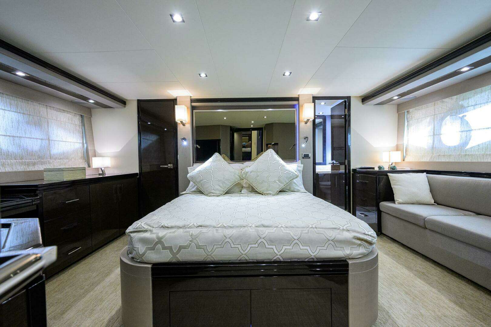 2016 Marquis 660 Sport Yacht - Image 8