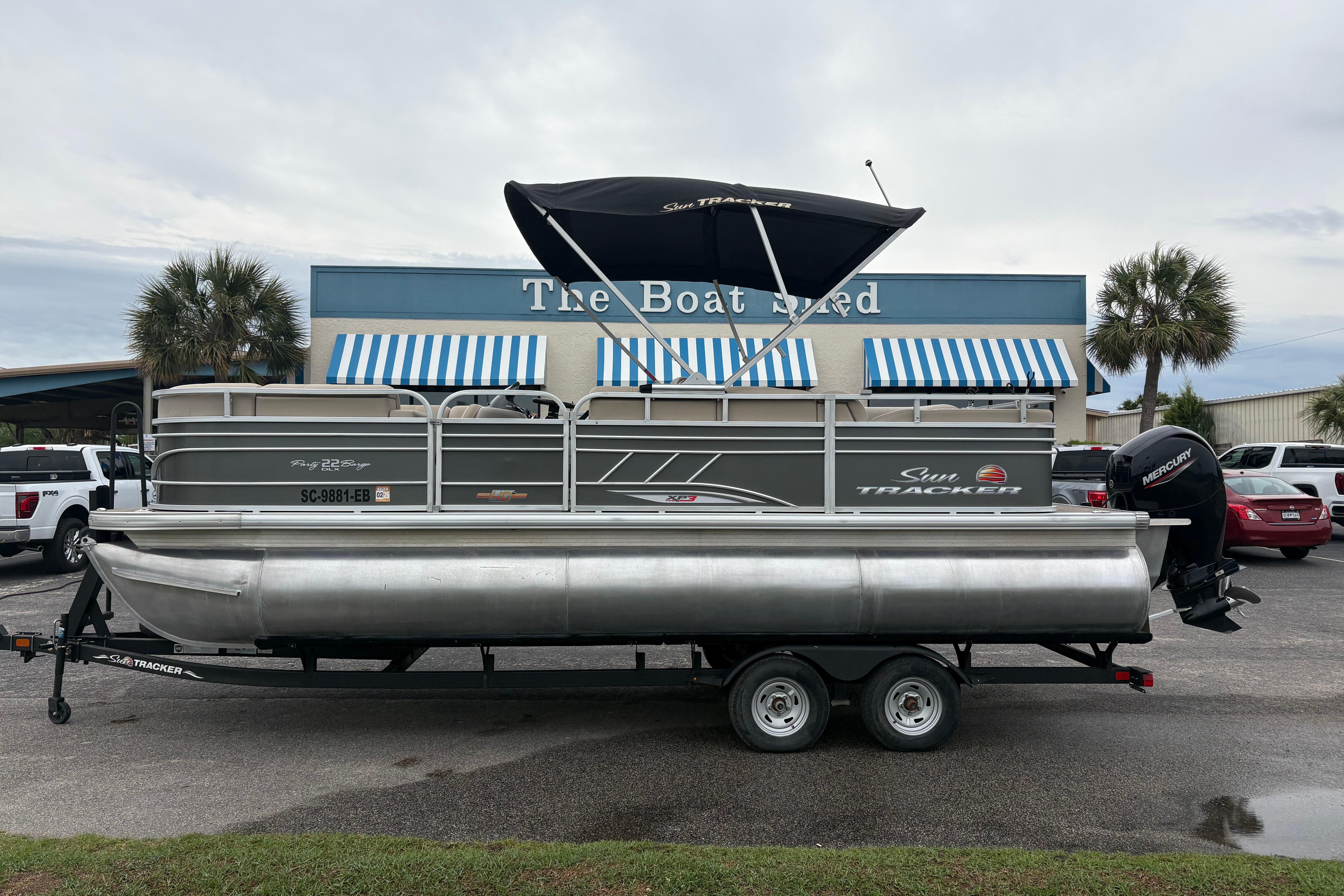 2023 Sun Tracker Party Barge 22 DLX