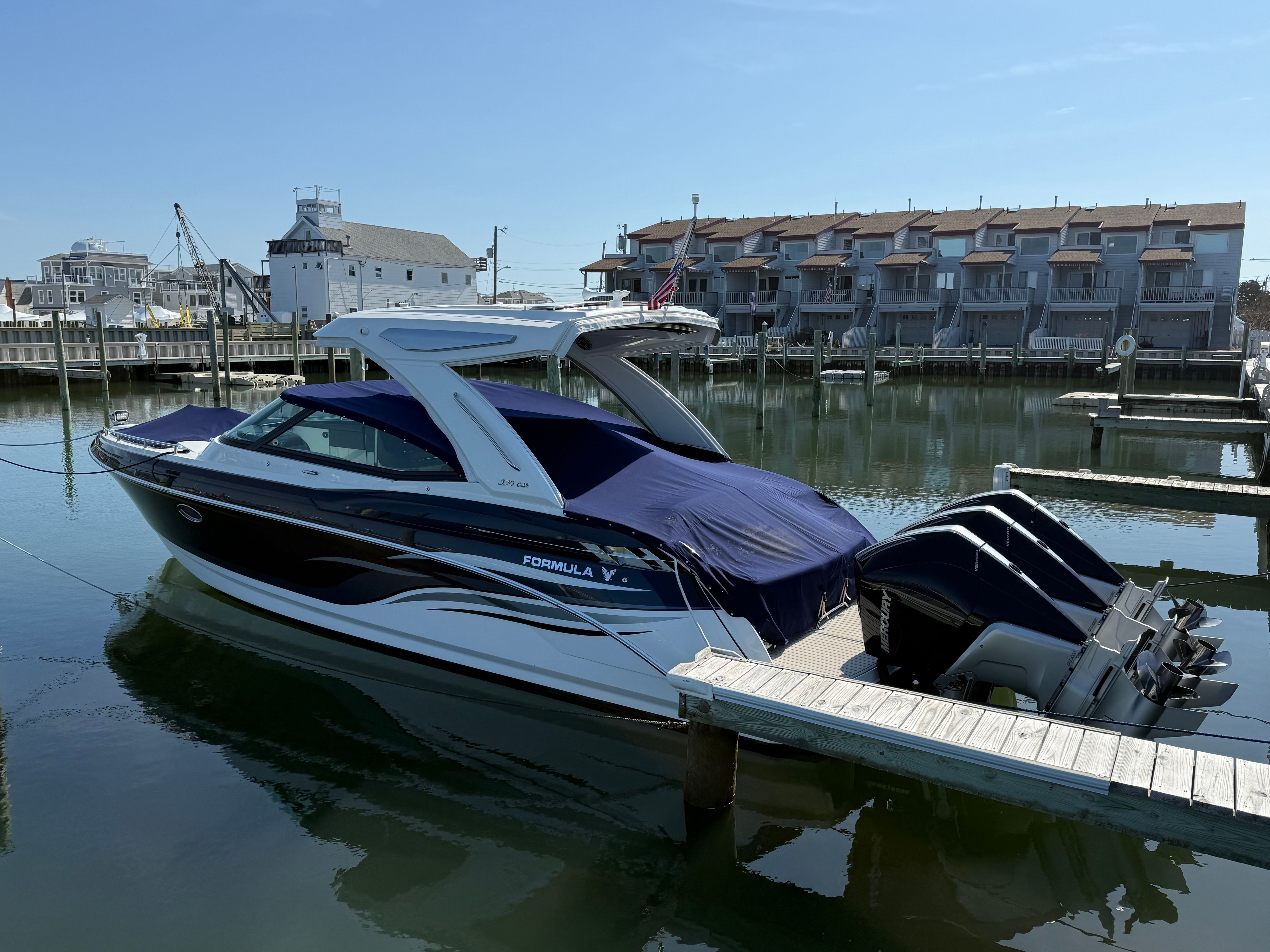 2024 Formula 330 Crossover Bowrider OB - 3