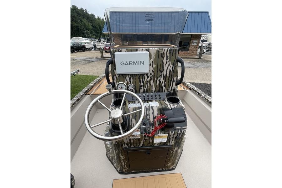 Avid 21 FSX 2026 boat console with Garmin navigation, camo design, and steering wheel.