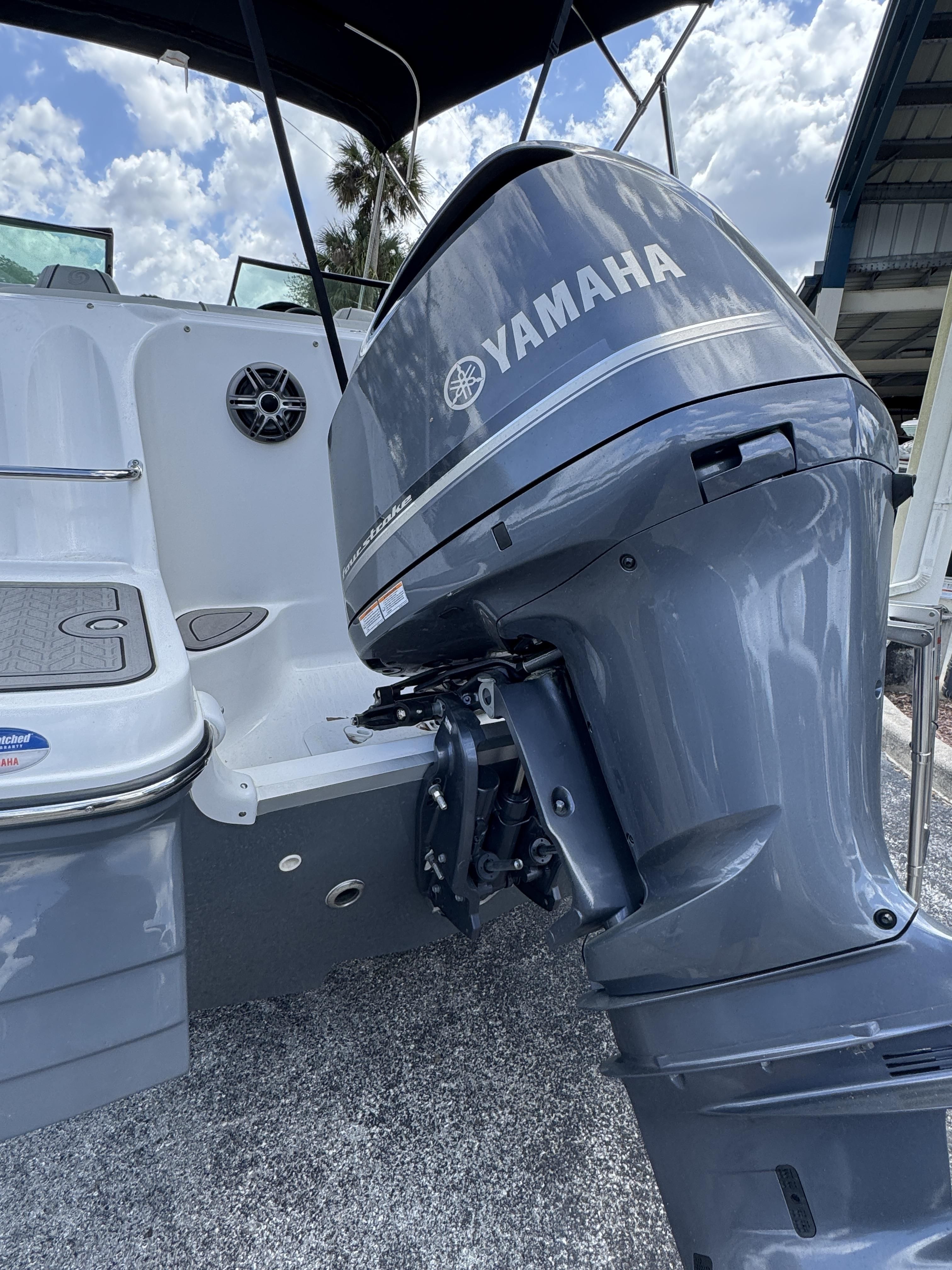 2026 Hurricane SunDeck 2400 OB - 3