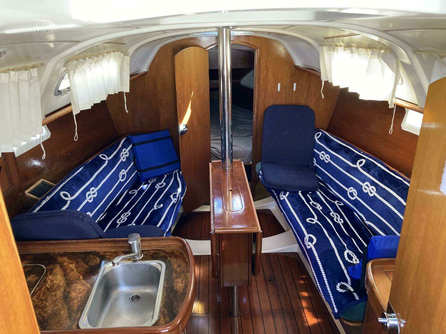 2000 Beneteau Oceanis 311 - Image 12