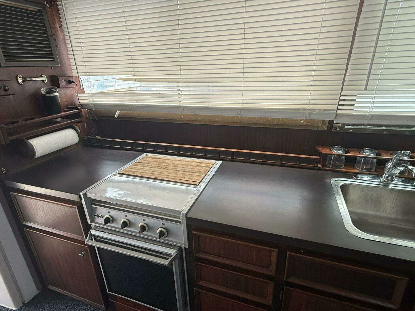 1979 Hatteras 37 Convertible - Image 11