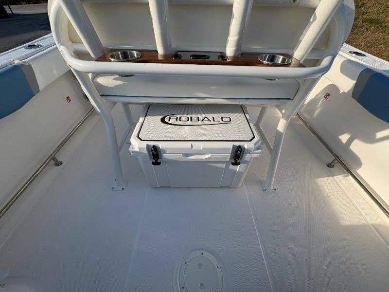 2026 Robalo R230 Center Console - 17