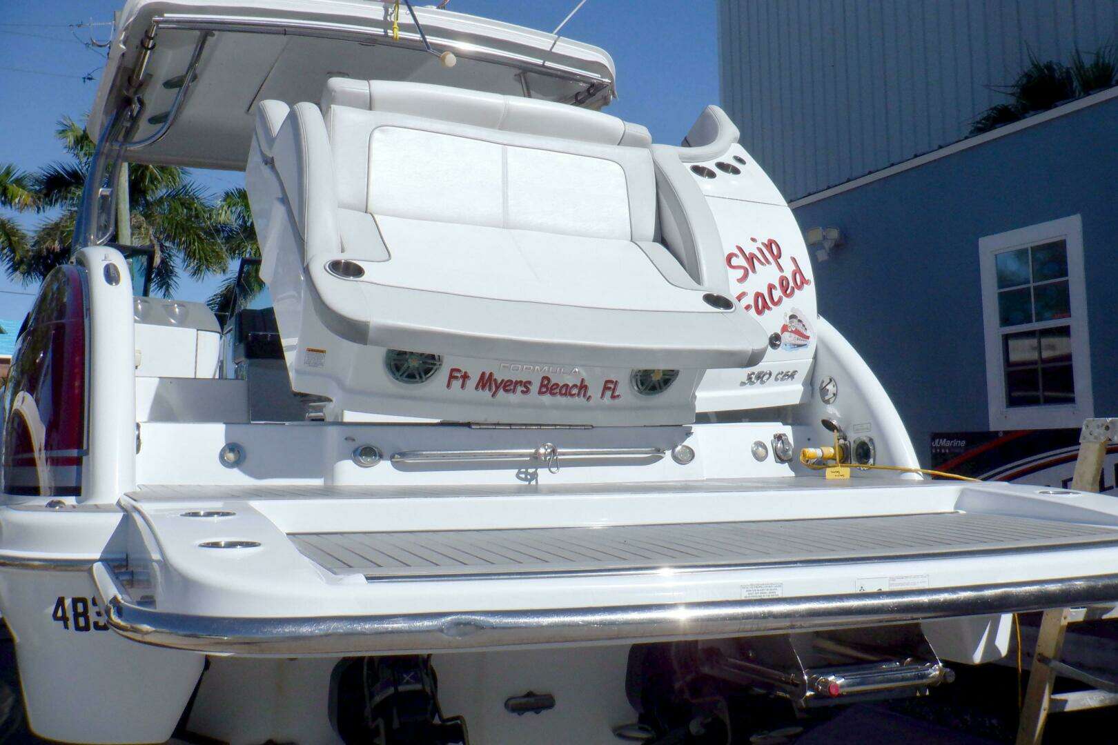 2015 Formula 350 Crossover Bowrider - Image 6