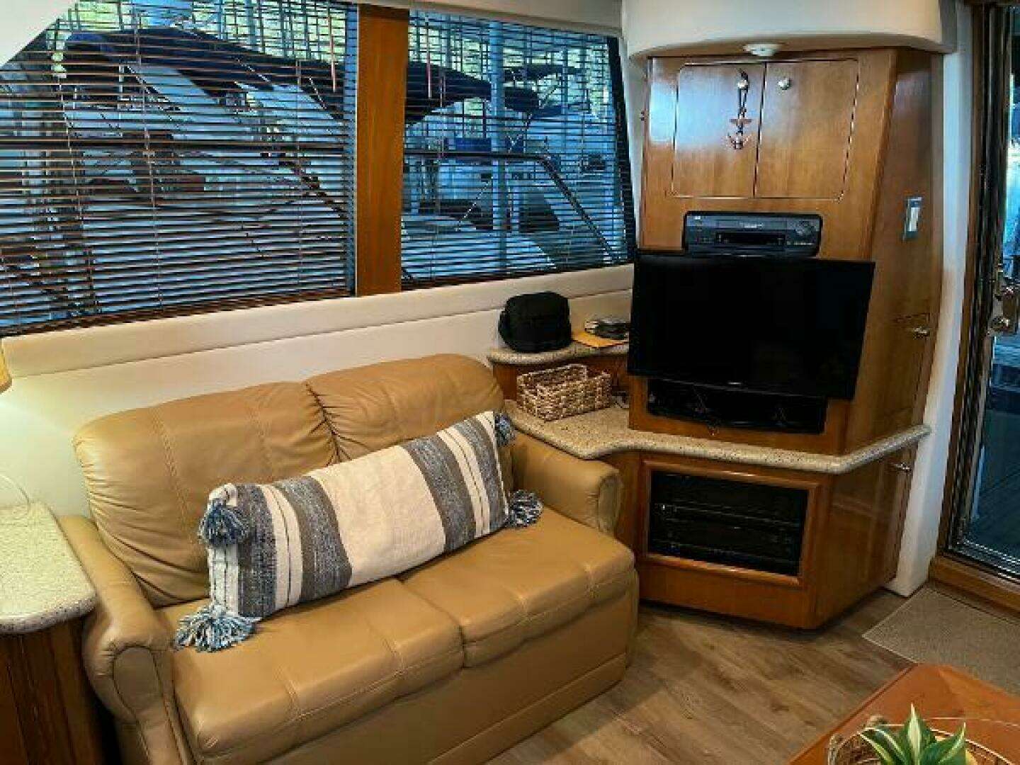 2001 Carver 450 Voyager Pilothouse - Image 71