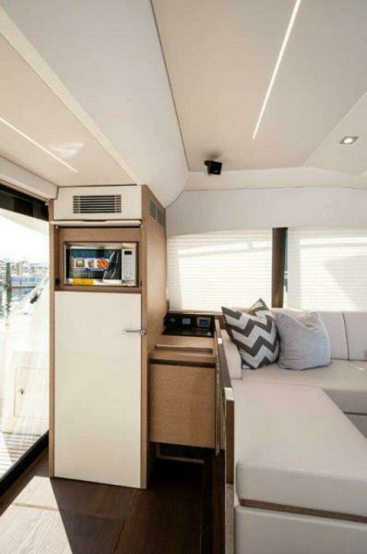2018 Prestige 460 - Image 17