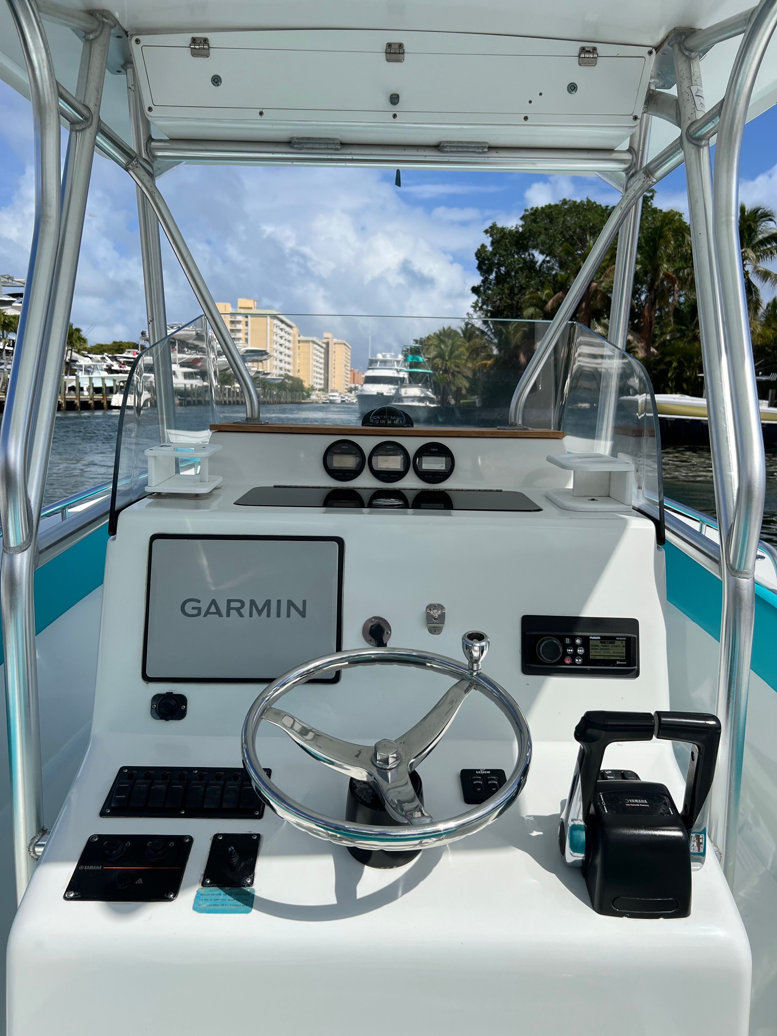 2008 Custom 28 Center Console - 10