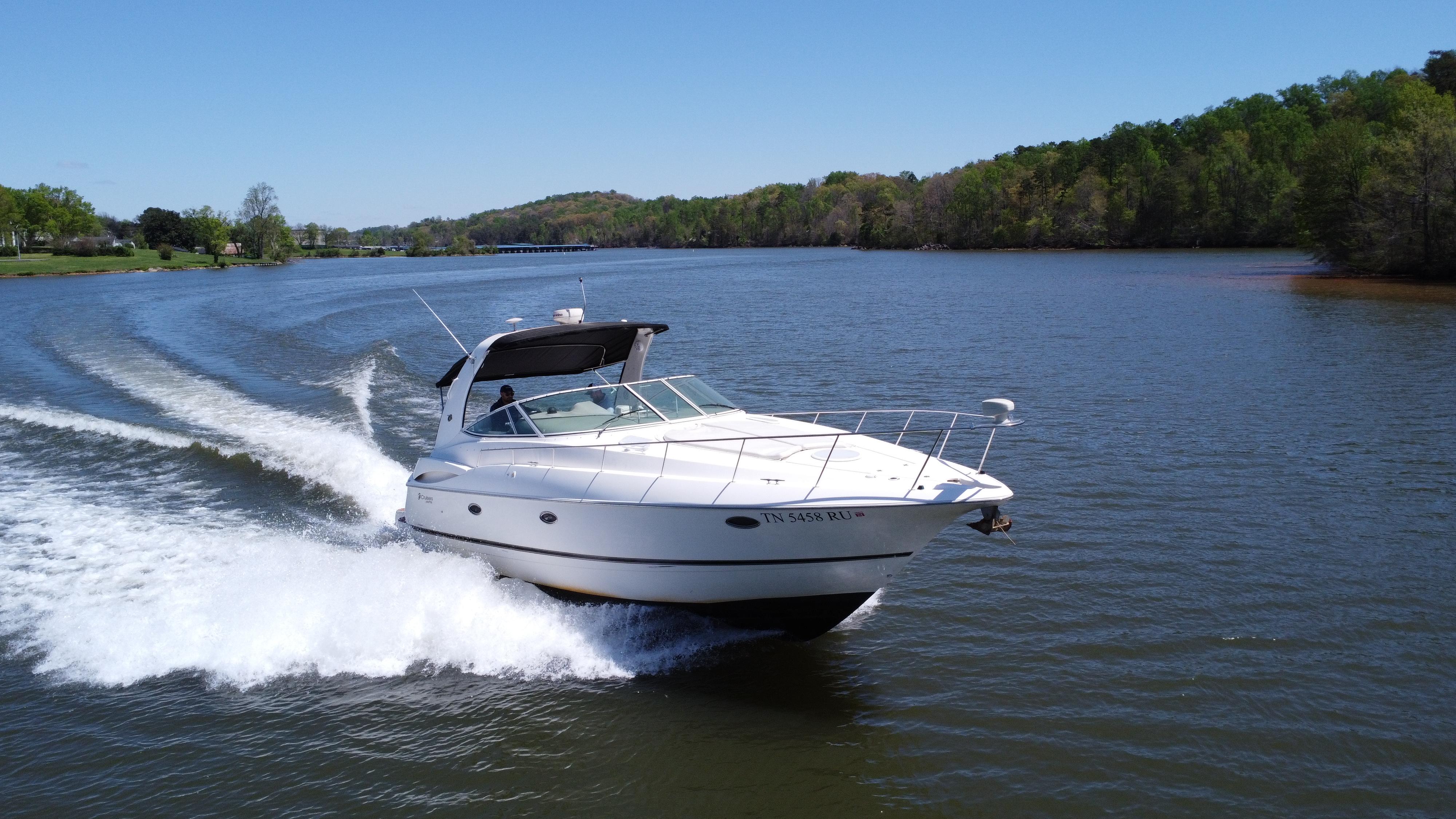 2004 Cruisers Yachts 370 Express
