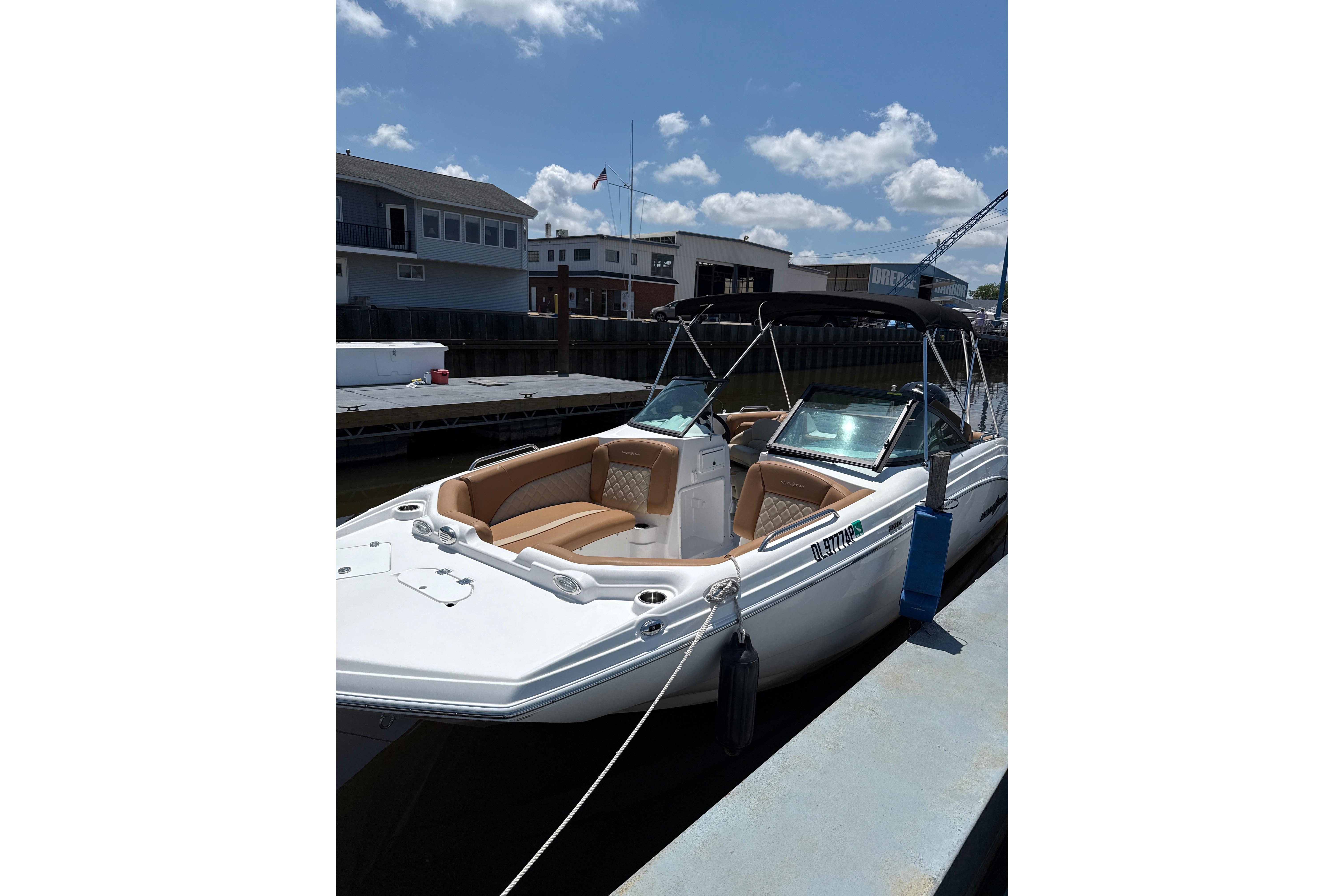 2025 NauticStar 223 DC
