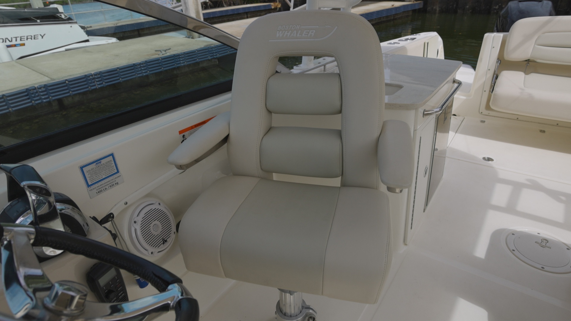 2014 Boston Whaler Vantage - Image 13