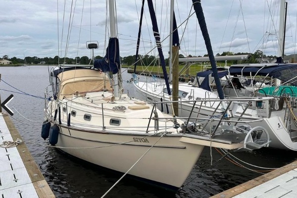 1989 Island Packet 35