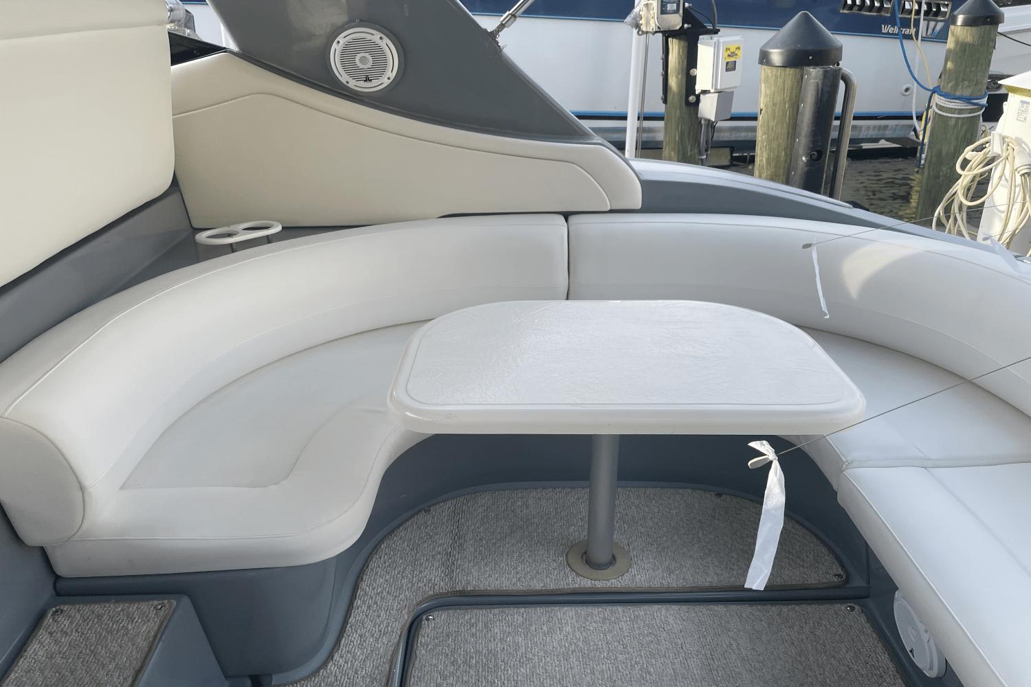 2005 Cruisers Yachts 370 Express - 32