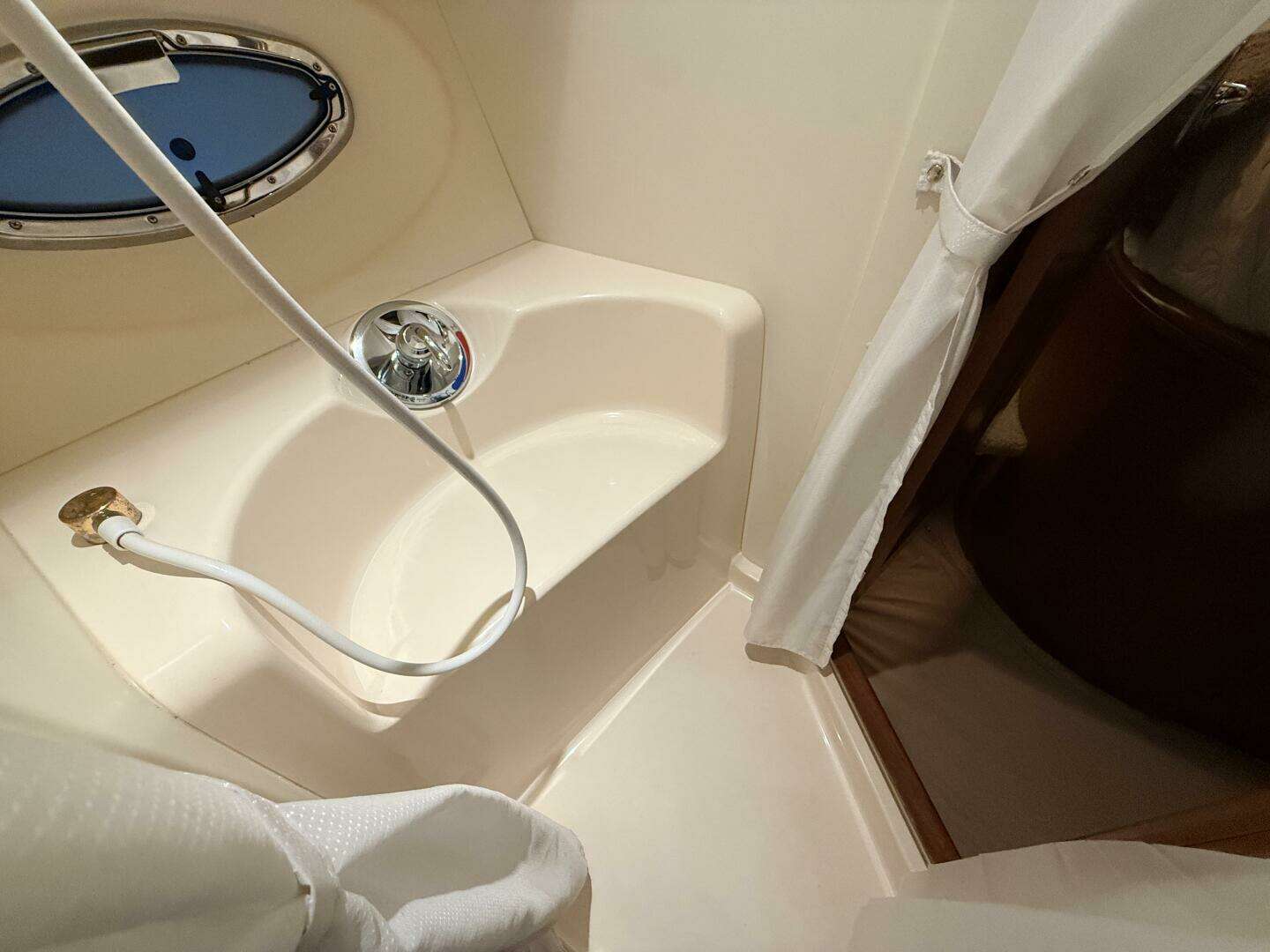 2006 Silverton 38 Sport Bridge - Image 30