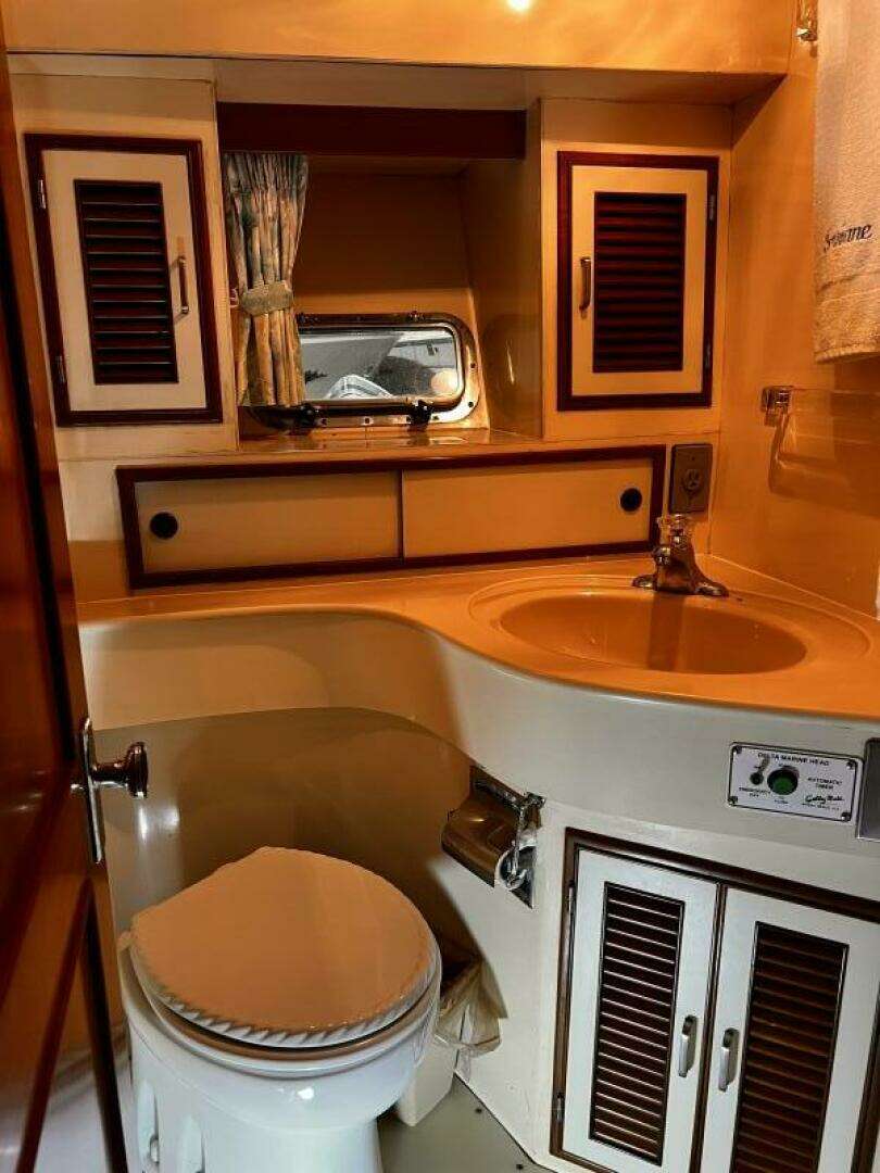 1989 Hi-Star 48 Sundeck - Image 54