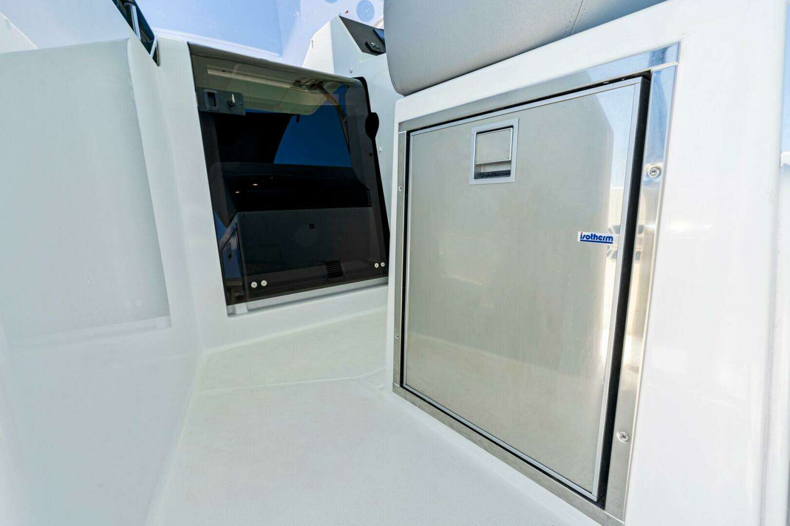 2026 Beneteau Flyer 9 SUNdeck - Image 9