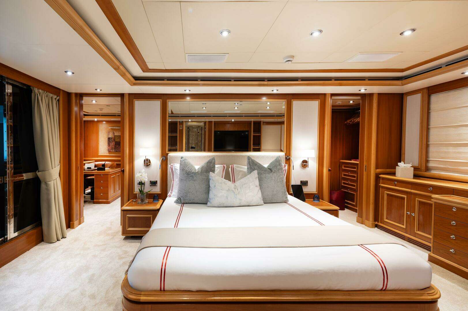 2007 CRN Pilothouse - Image 10