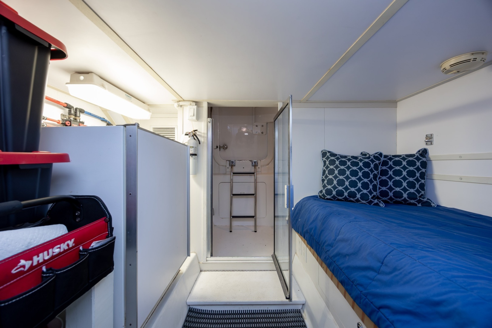 2008 Hatteras Motor Yacht - Image 15