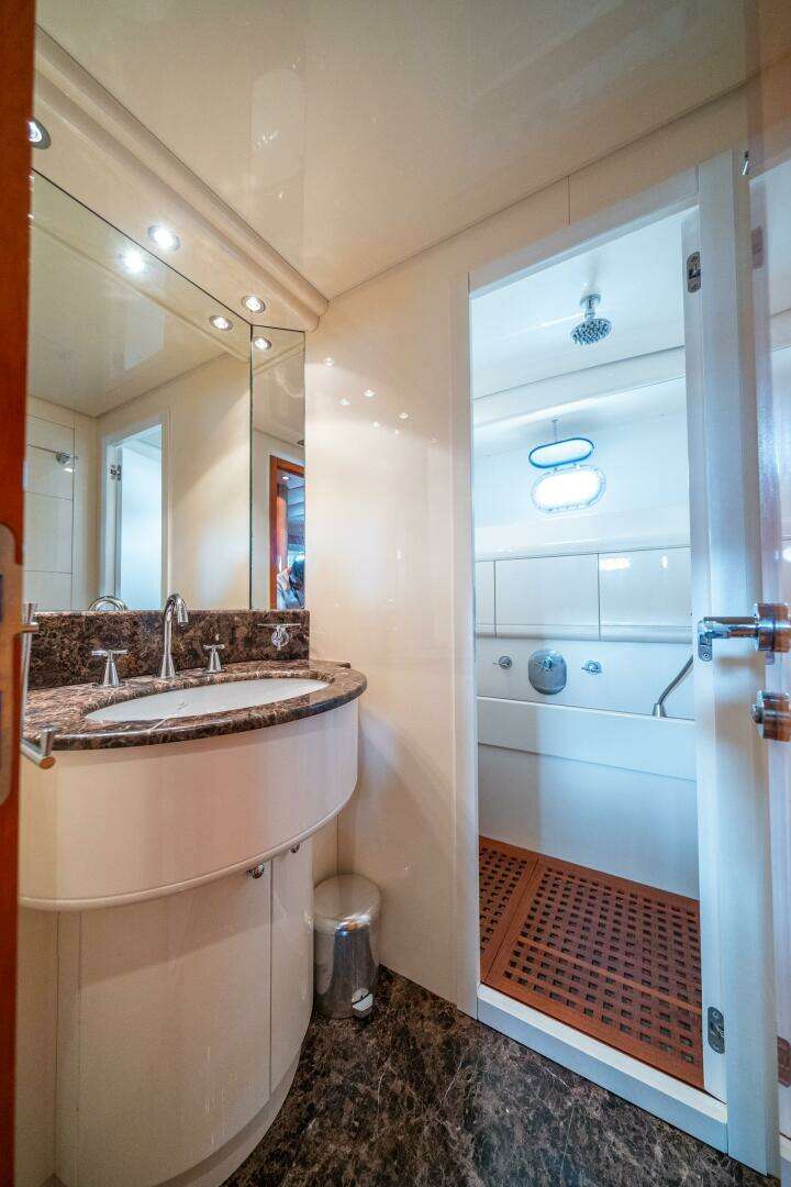 2001 Mangusta 80 - Image 36