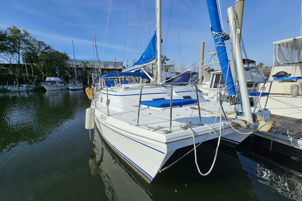 1992 Endeavour Catamaran 30