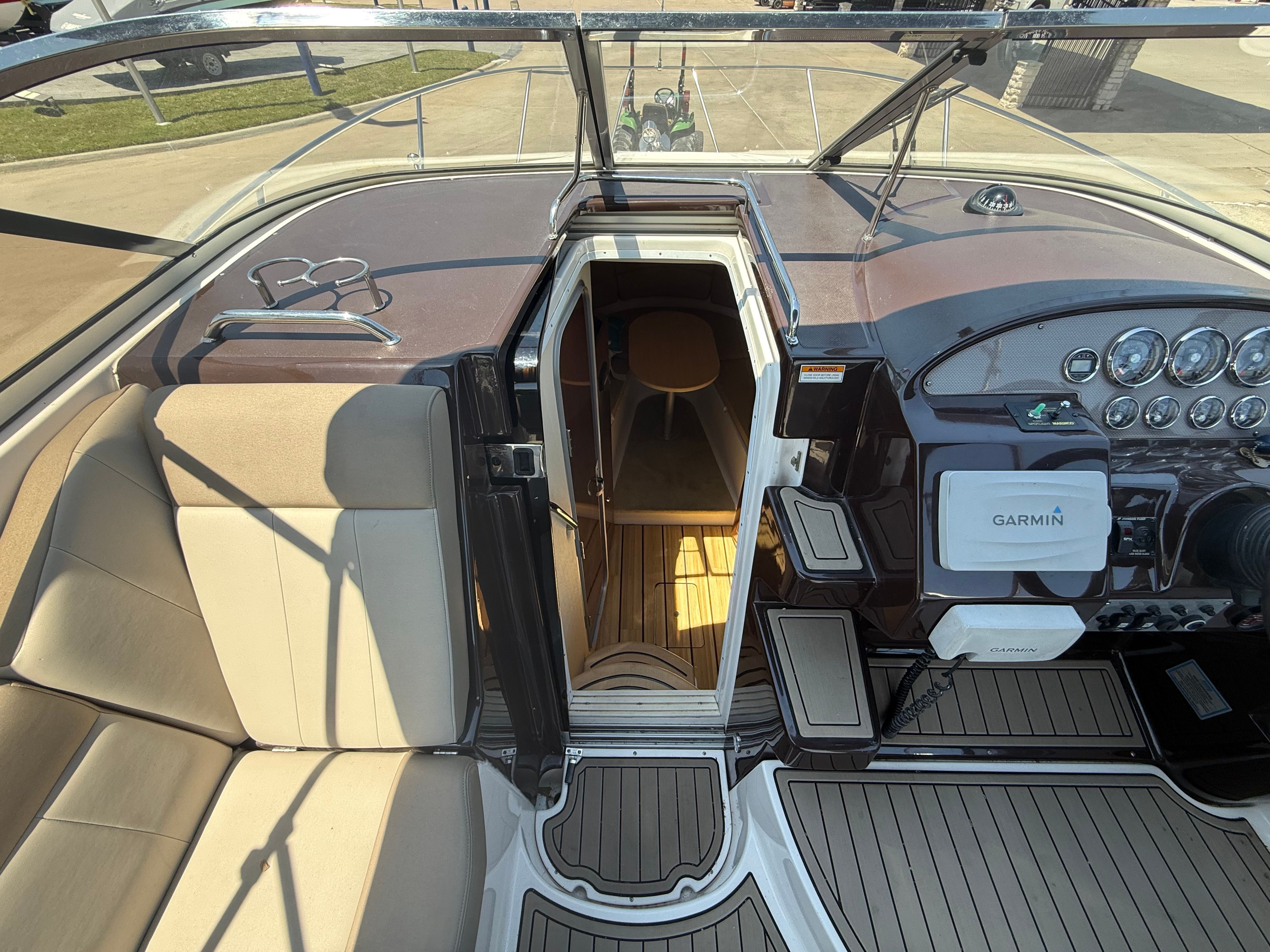 2015 REGAL 30 EXPRESS - Image 23