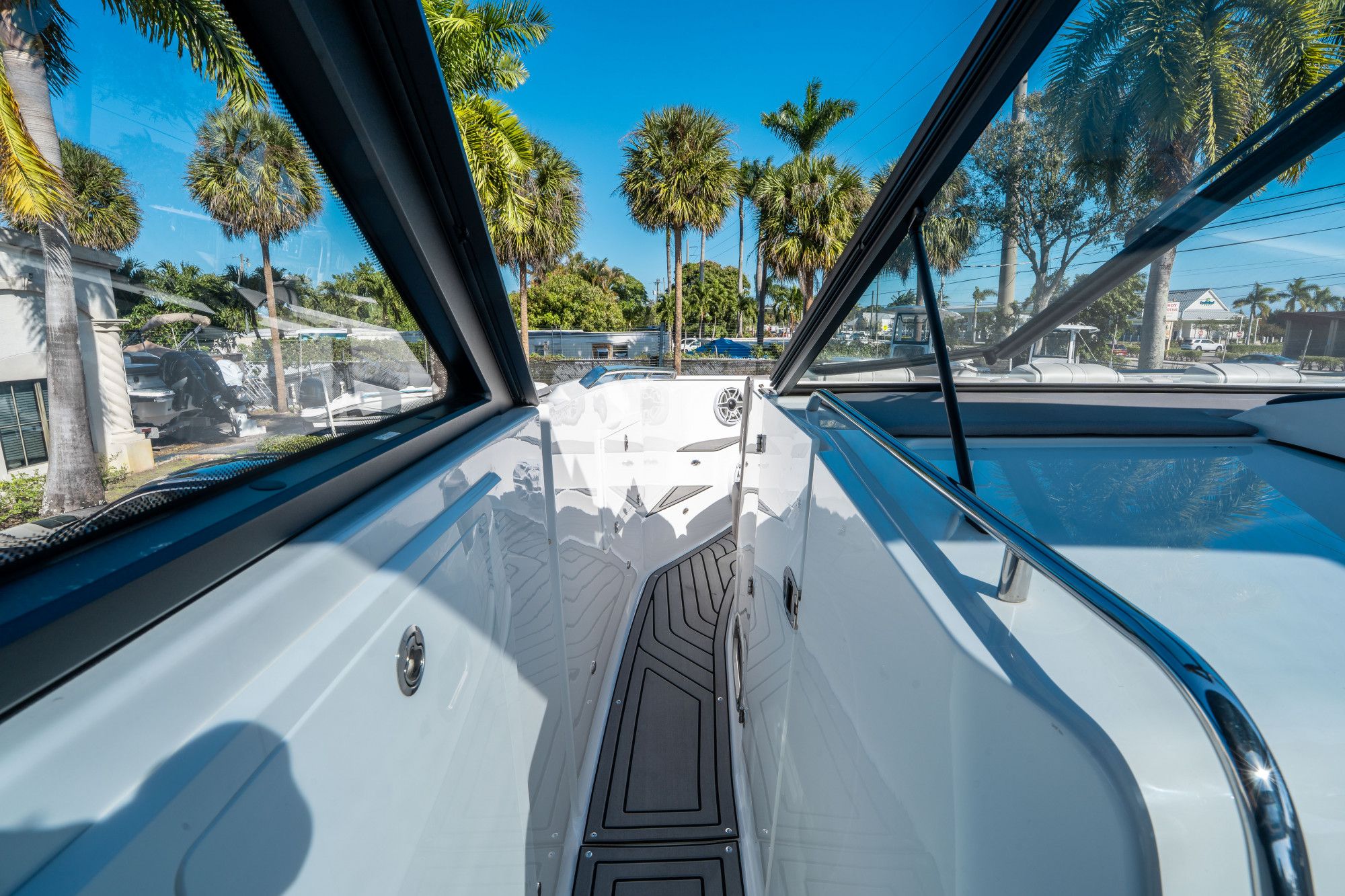 2026 Hurricane SunDeck 3200 OB - 24